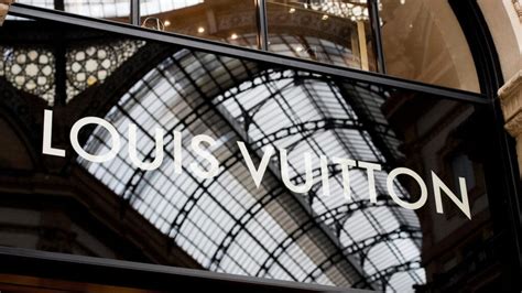 Vehicle rams Louis Vuitton store in San 